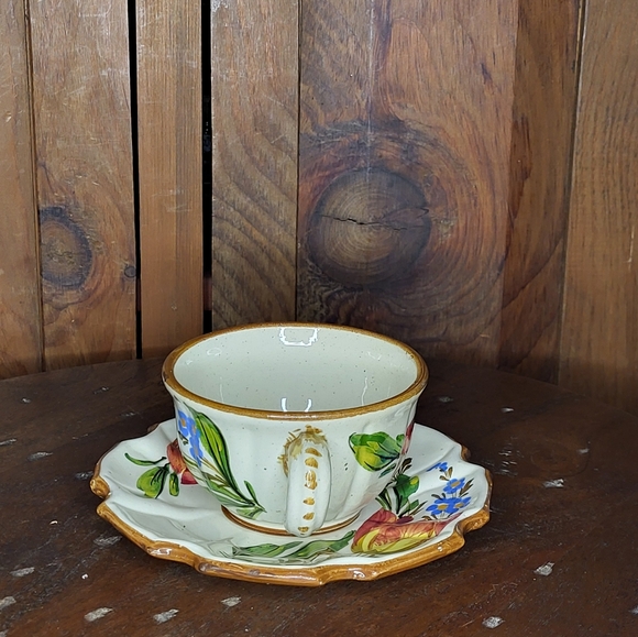 Italian Pottery Cup and Saucer Set - Picture 5 of 11